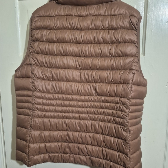 Point Zero Dusty Rose Brown Ultra Light Quilted Vest - Picture 4 of 4